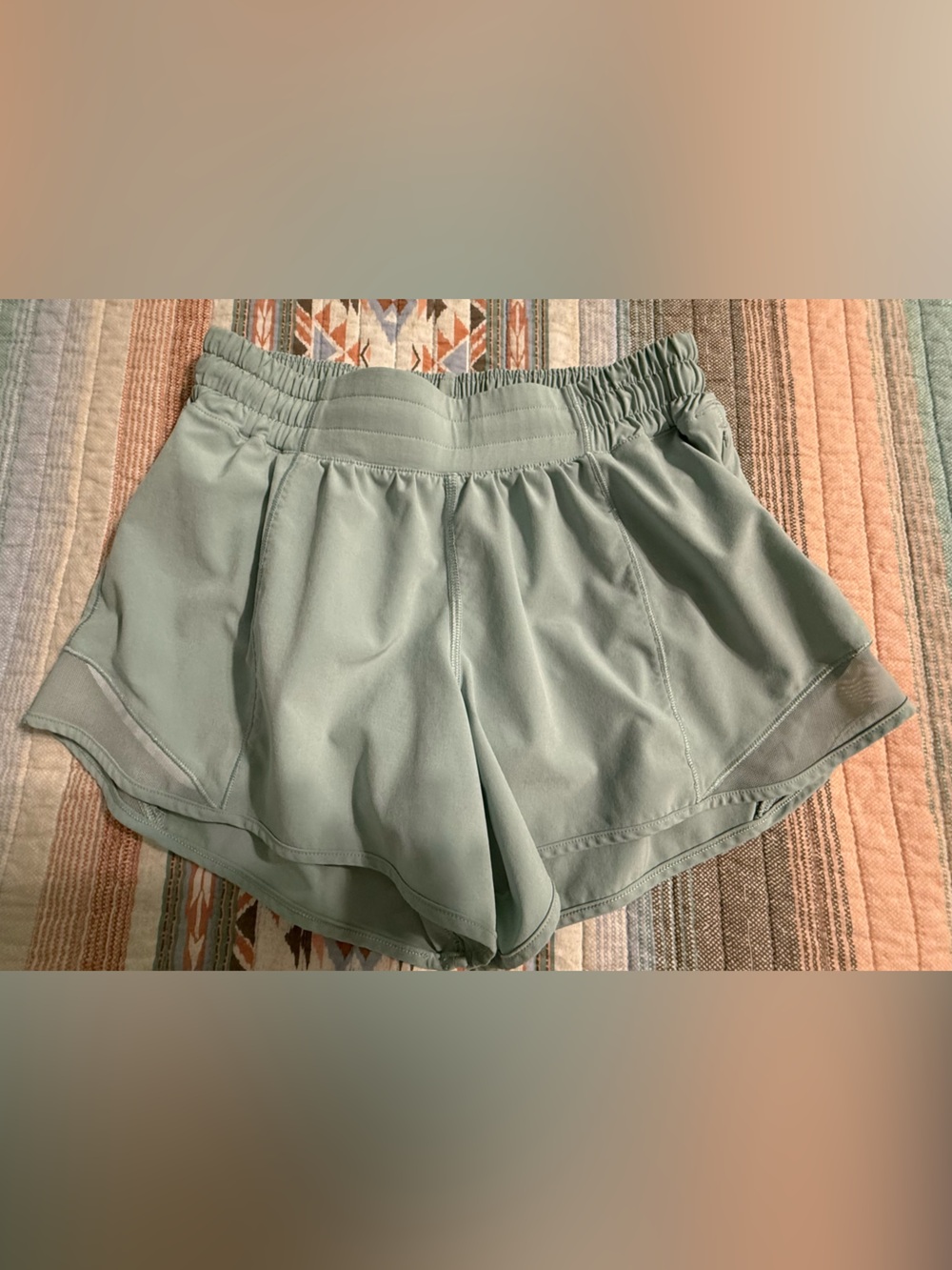 Lululemon Hotty Hot lined 2.5 inch shorts.
Sage in color.